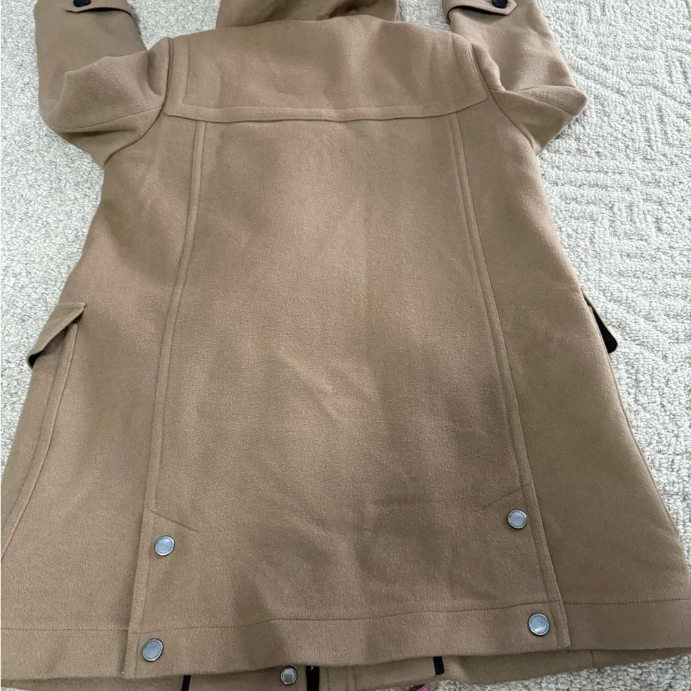 Burberry duffle coat in a beige or camel colorway with a heart-pattern EUC - Picture 10 of 13